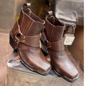 Wandering coyote boots